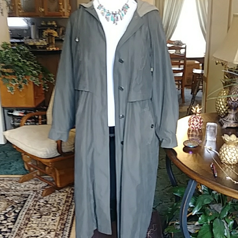 Great looking hooded coat.